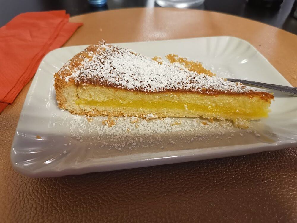 Una fetta di torta della casa